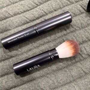 New Laura Gellar Retractable Powder Brush Set of 2